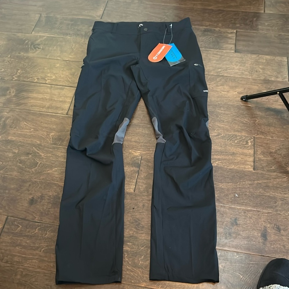 NWT Merrell Black Era LT Trail Pants. Size 4. Cargo style.